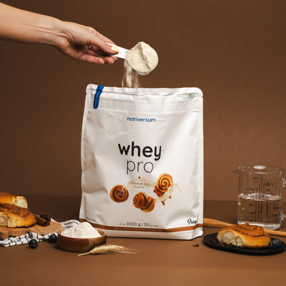 Nutriversum - Whey Pro tejsavófehérje-por, fahéjas csiga – 1000 g — Nutrio.hu